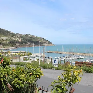 https://froggy-house.hotelitalianriviera.com